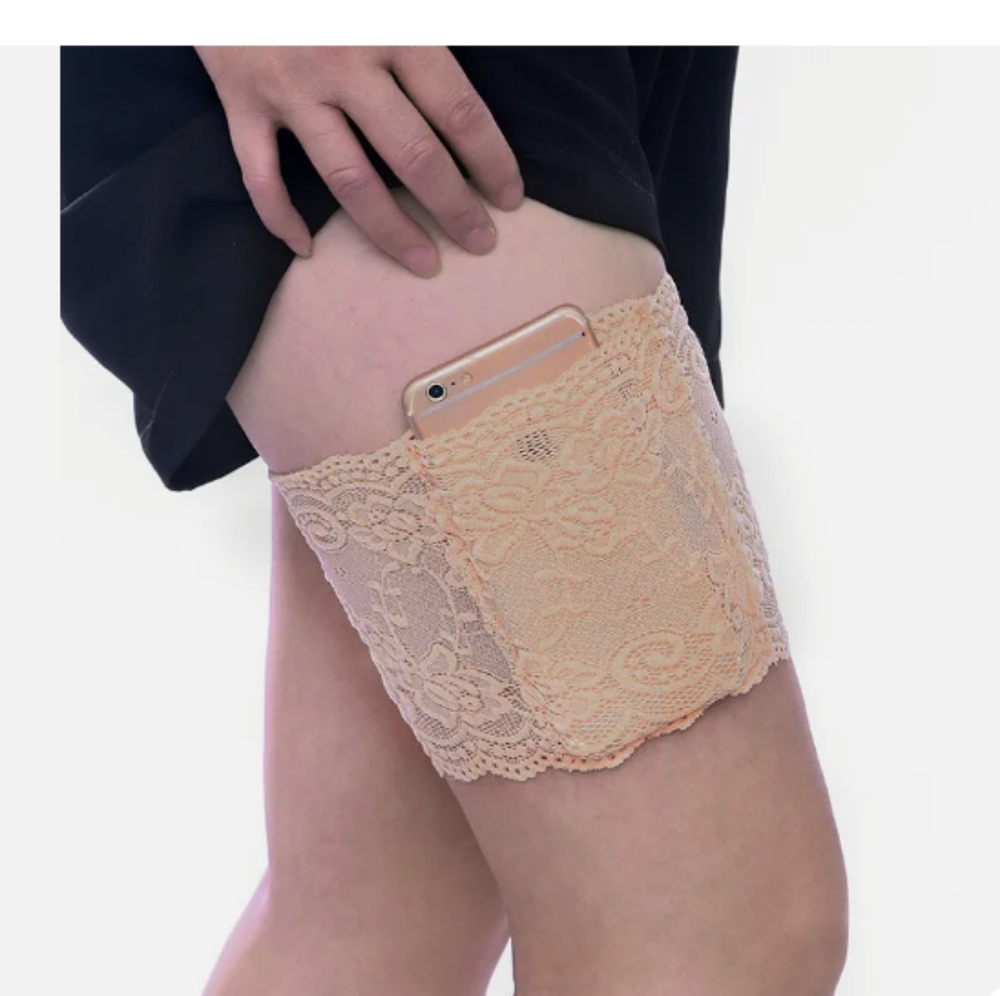 Creme Garner lace thigh pocket purse